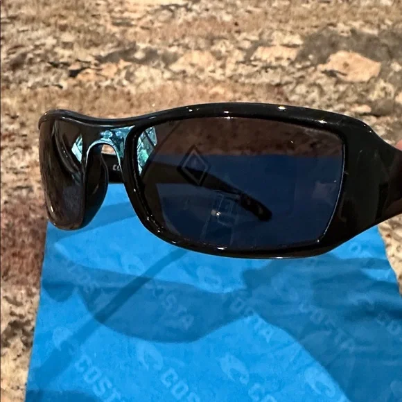 Costa Black Sunglasses with Case - Picture 4 of 8